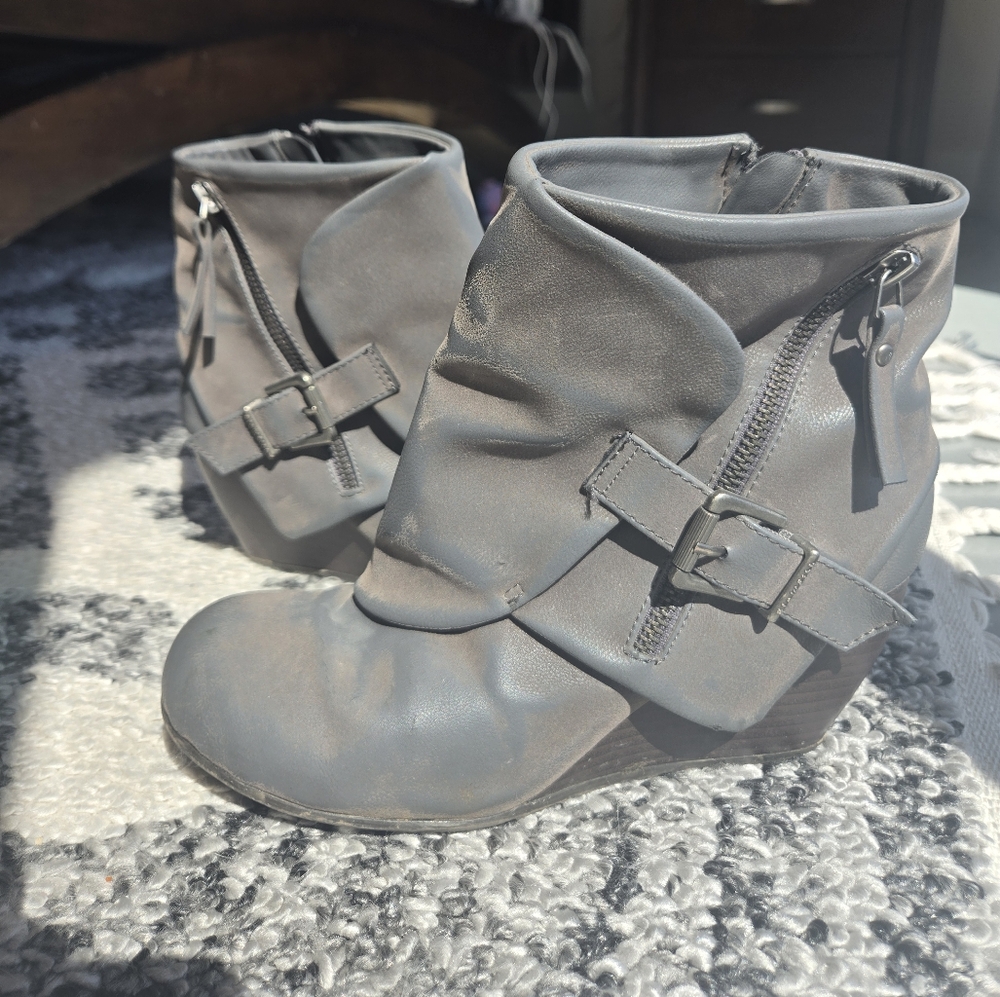 Chic Gray Ankle Boots with Buckle Detail